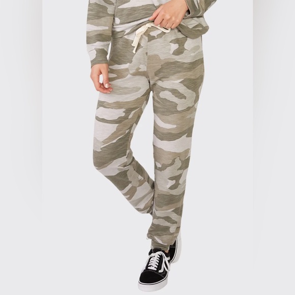 Monrow Women’s Vintage Oversized Camouflage Print Joggers Size XS - Picture 2 of 5